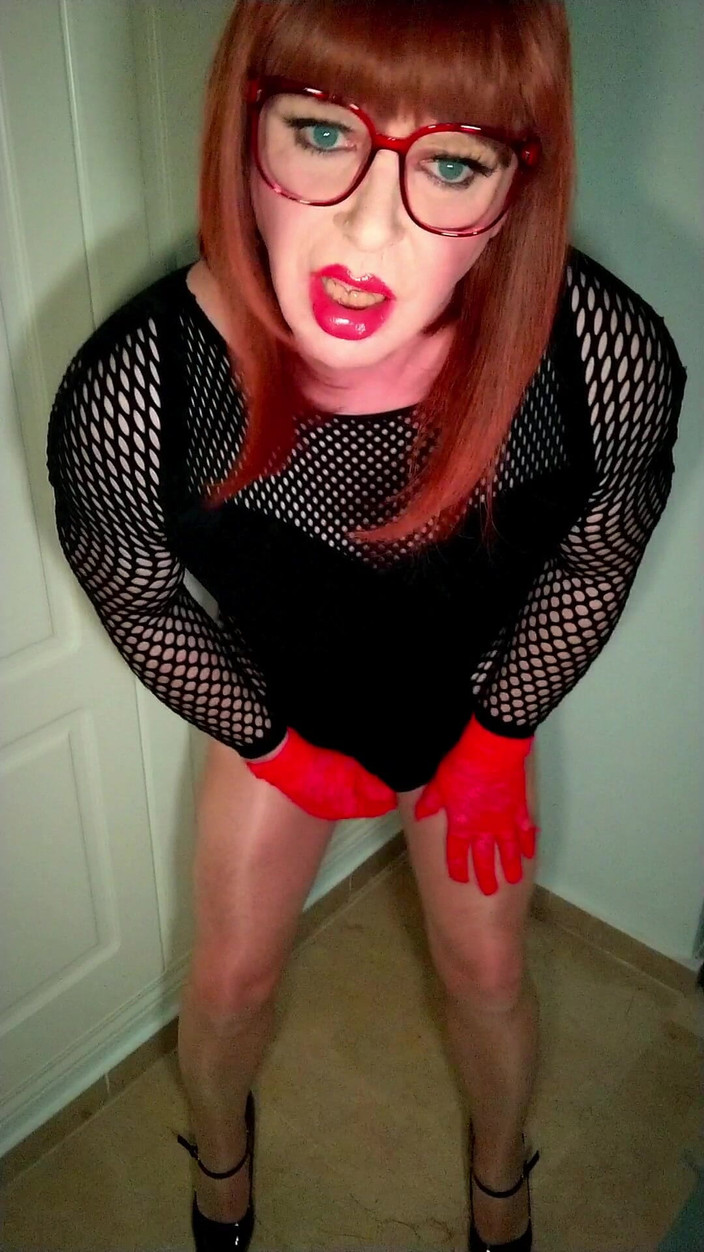 Emma Browne: Crossdresser Latex