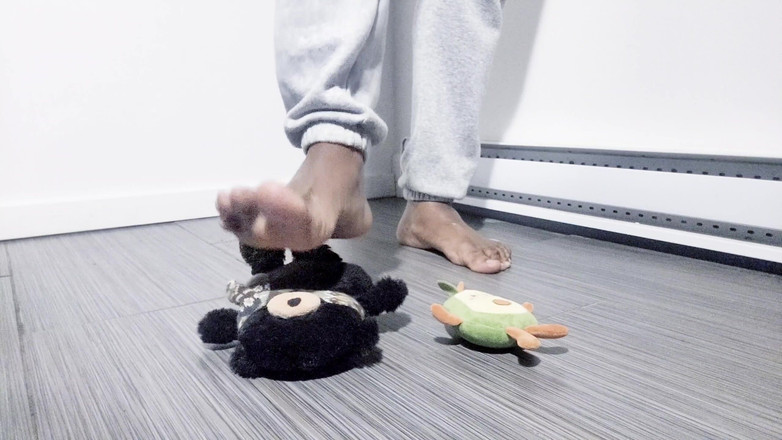 Soft Soleman: मैं प्लास के साथ खेलता हूं, नंगे पैर (2025)