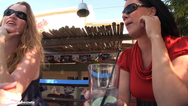 Glory Hole Secrets: Amatorskie spust dziwki Mandy i Vee blowbang