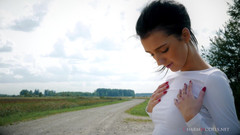 CharmModels: Sofia Z गीली गीली टी-शर्ट और सख्त निपल्स