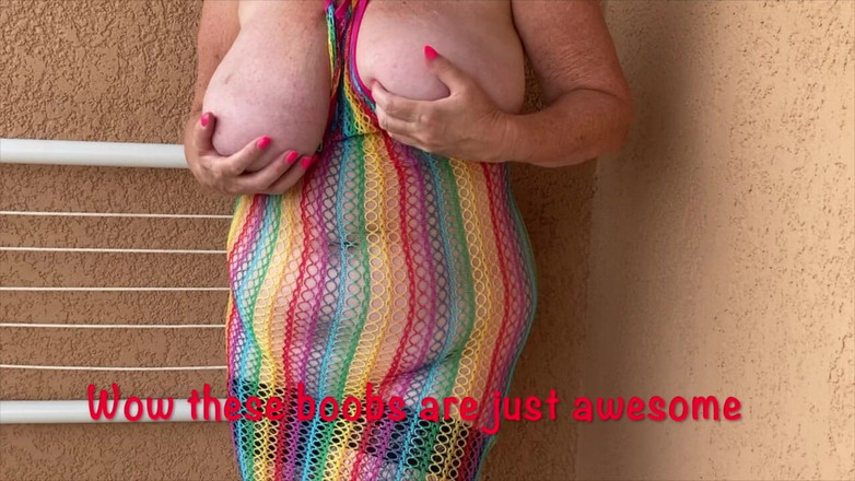 Mr MF: Frau reife füße posiert auf dem balkon