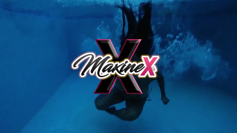 Maxine X: Maxine X dikongkek mendalam dan keras oleh zakar hitam besar