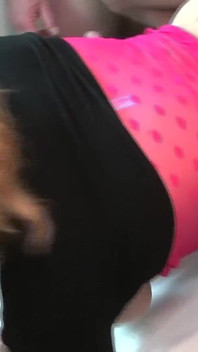 Soirée gangbang pour Katie et son amie mystère 1