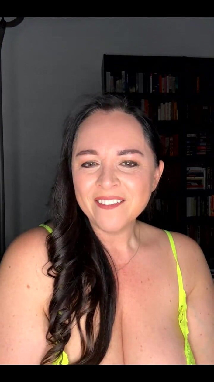 Amanda Thickk:  Amanda Thickk स्ट्रीम