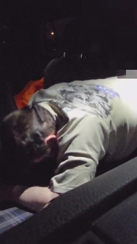 Mi Amigo Heterosexual Chris Me Folla En El Auto Después De Que Lo Chupo Y Me Trago Su Carga