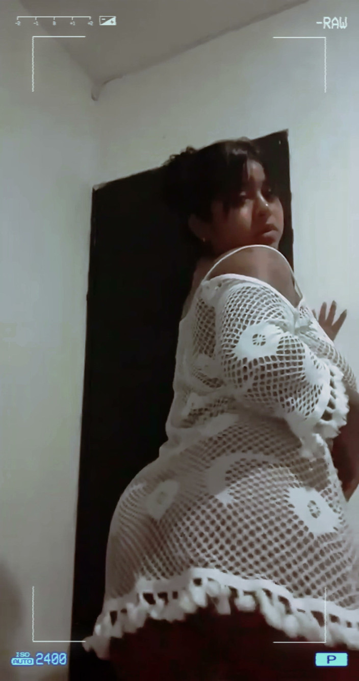Uncut Lil Midget and Latina Freaky Friends: Güney merican goon odası - lil latin