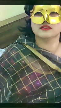 Raider bú vú của dì Mallu trong saree