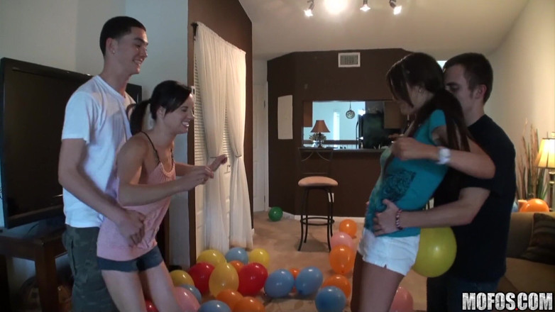 Real Slut Party: Festa di vere troie - ora, sappiamo tutti che i palloncini...