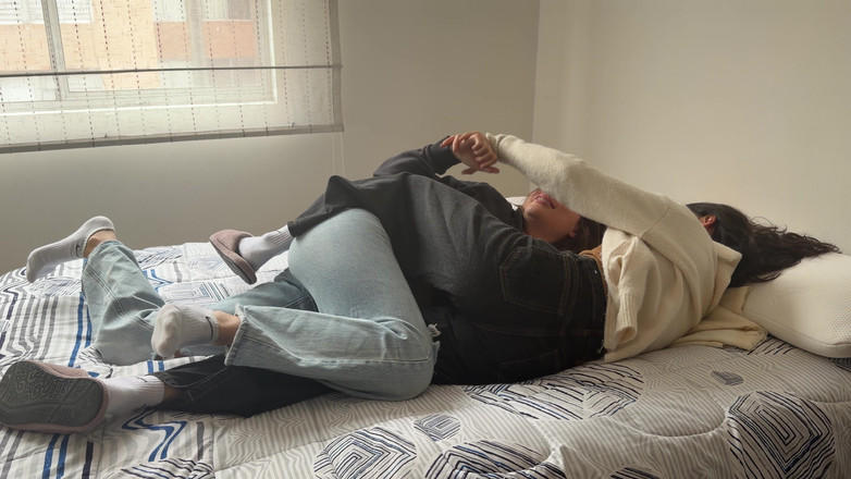 scarlettandc: A Gente Se Esfrega Um No Outro