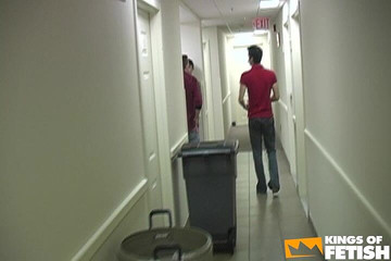 Gay Diaries: Des vieux et des jeunes mecs ramassent des mecs et...