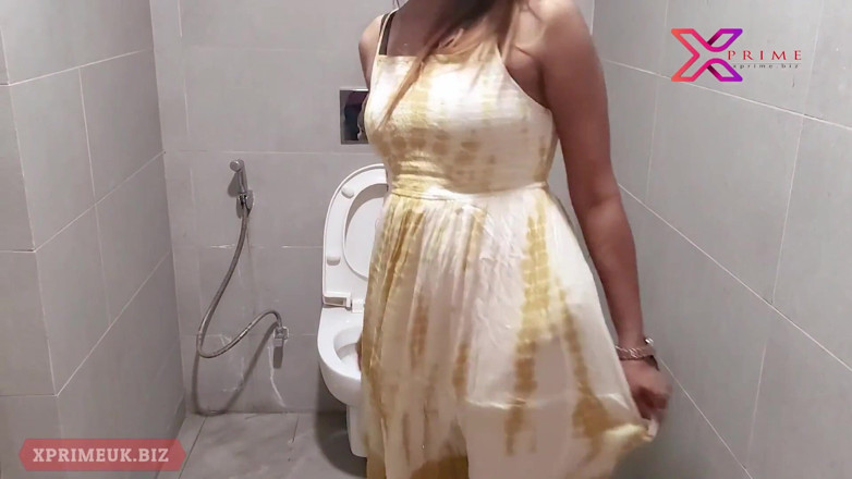 Indian Erotica: Moje nadržená nevlastní sestra sleduje porno