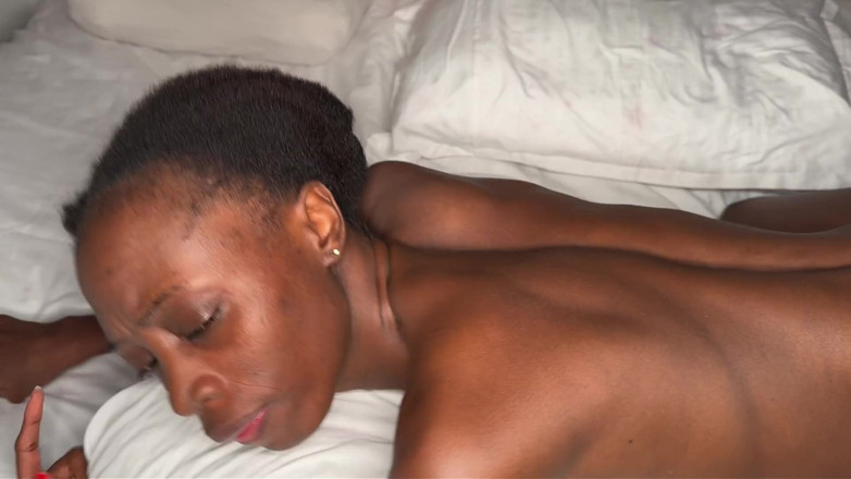 Missblackreey: POV: เติมแต่งภรรยาผิวดำตัวเล็กเป็นของหวาน ครีมพาย!