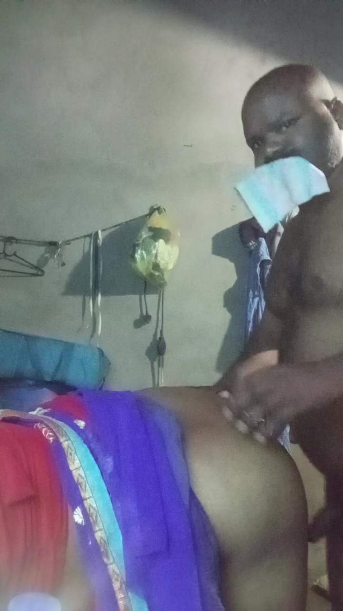 payGirl: Aujourd’hui, l’homme chauve baise une tatie pour la dix-neuvième fois,...