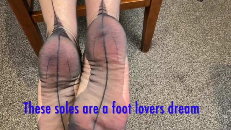 Aunty Sandra vintage girdle queen: Vgq23 Tante Sandra Trekt Haar Klassieke Naadkousen Aan