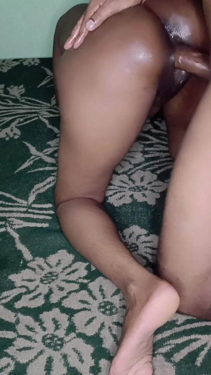 Sana621: Doggying oleh suami dan dirakam di rumah