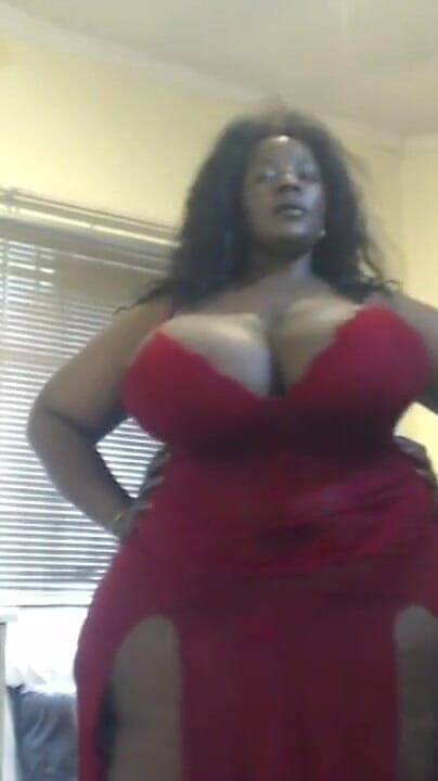 Legendary Booty Overdose: Negra grandota provoca lencería