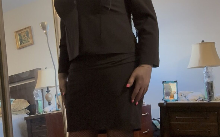 Deanna Doll: Černá holka Danae v sexy sukni Oblek stopuje její sukni