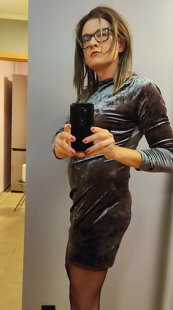 MicziCD: Yeni dairenizde seksi bir kıyafetle dolaşmak