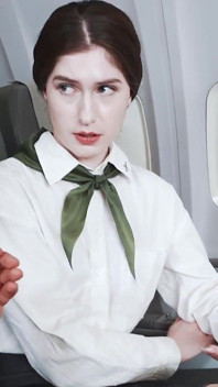 La aspirante a asistente de vuelo Hot Pearl recibe una entrevista muy práctica con un piloto pervertido