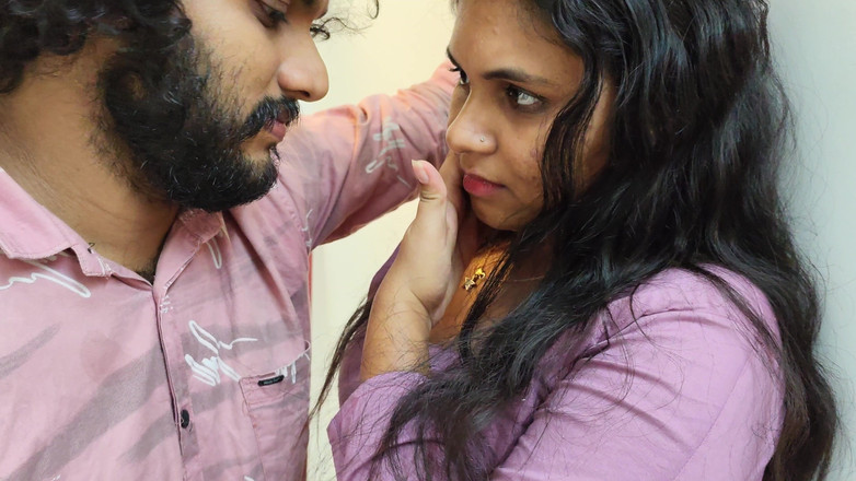 Vaigavarun45: 陌生人男孩进入一个未婚女孩的房子，和热辣的女孩做爱