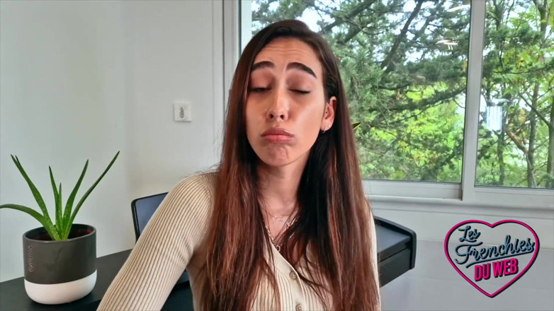 The Frenchies of the web: Camila, o tânără minx nu-atât de timidă, vrea să fie...
