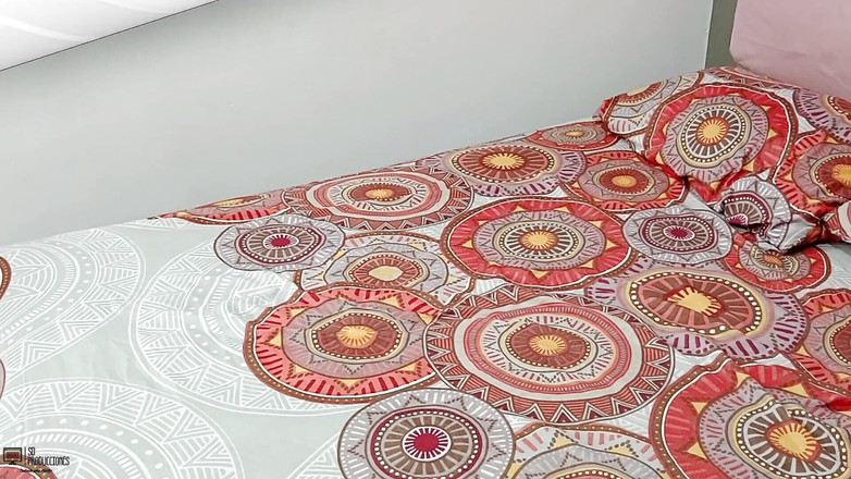 Vayolet: Abang tiri, hari ini saya mahu berkongkek dengan awak, datang! -...