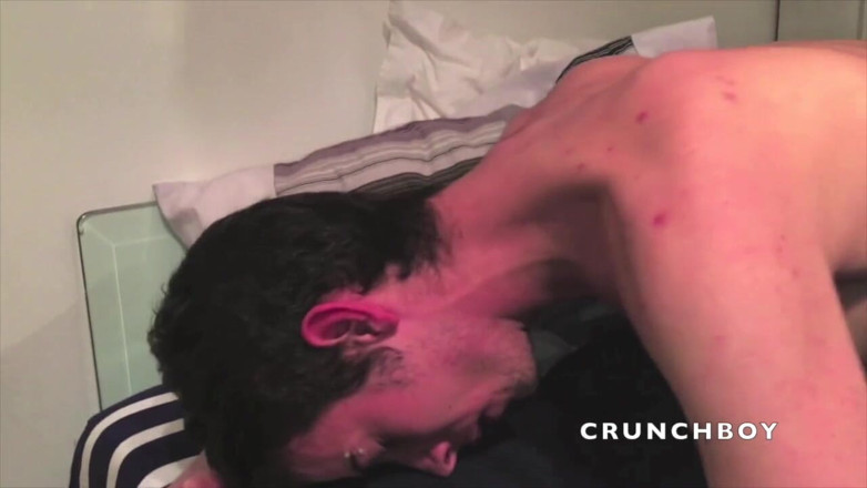 Crunch Boy: Kriss follada por la polla XXL de Justin