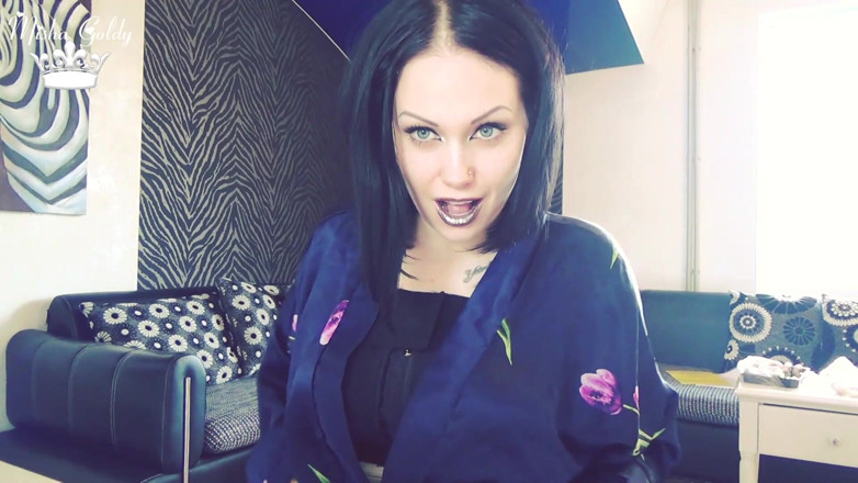 Goddess Misha Goldy: Bibir perak mengusik
