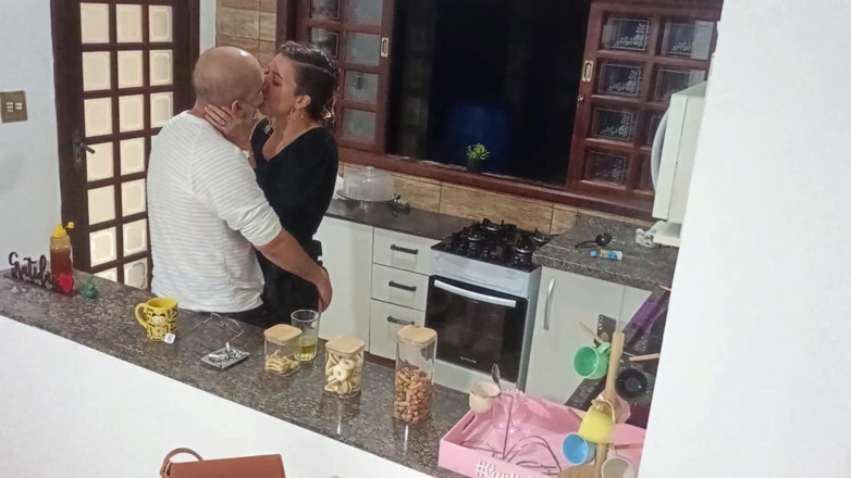 Victor SweetCoupleStories: Seks analny z niewierną żoną w spiżarni barowej