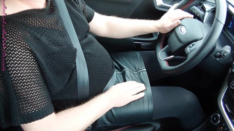 Carmen_Nylonjunge: Sexy frivolous in the car 1. Crossdresser