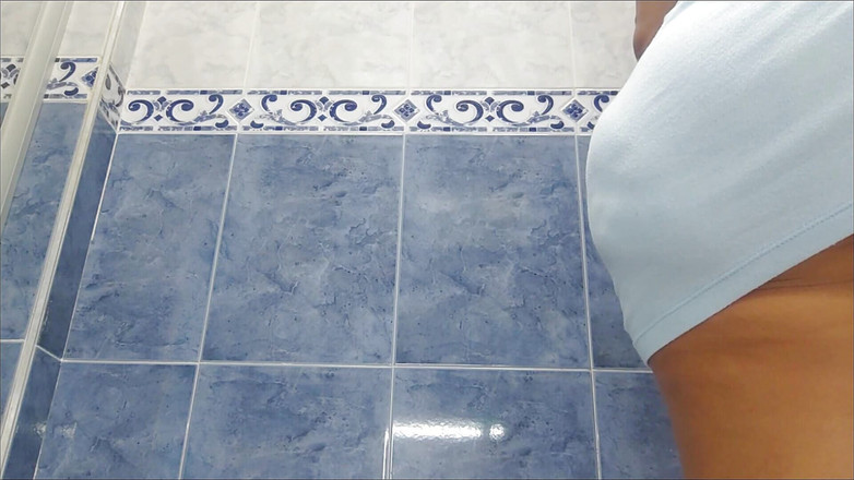 Katrina4deluxe: Два відео в одному: я записав, як моя мачуха у ванній писяє