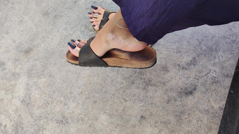 Goddess Lena: Luar ruangan di Birkenstock
