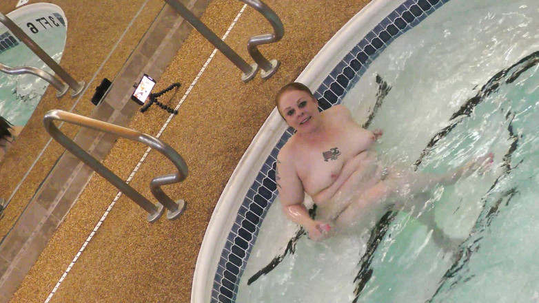 GingerVixen.XXX: Nahé plavání