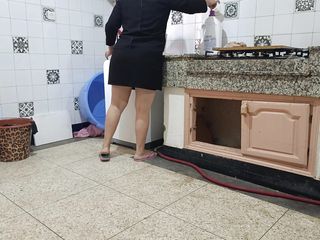 BBW LATINA: Un tecnico è venuto a controllare la lavatrice e gli è piaciuto...