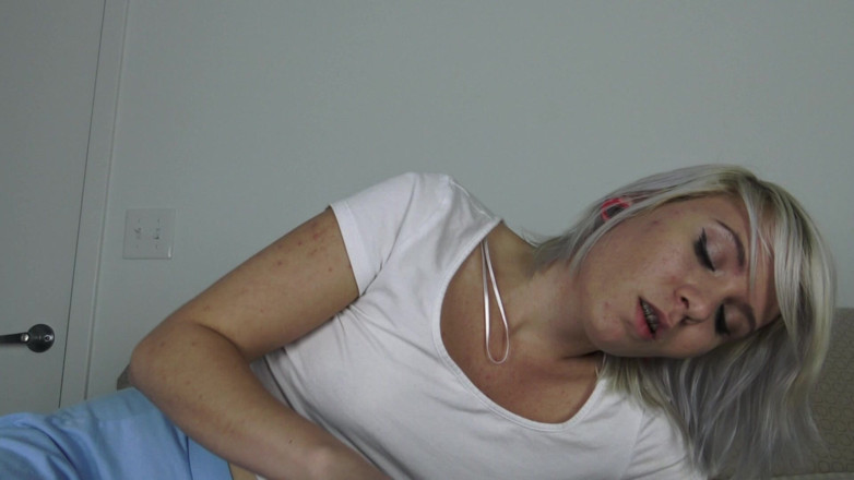 Fuzzy peach productions: Olivia Kasady ger den bra killen en avrunkning