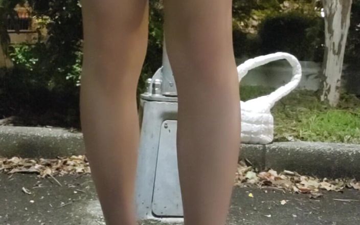 Taiwancdgirl: Sortir avec un gode et pas de sous-vêtements.