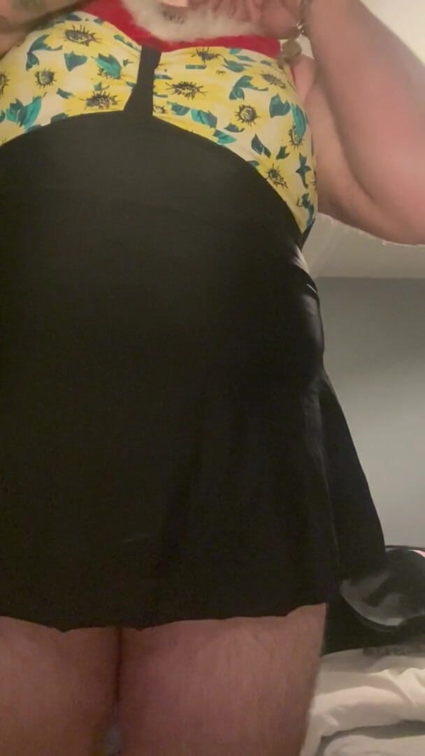 Shaun Cbt: Pikbondage met travestiet en extra bondagehanden geboeide aan kraag met...