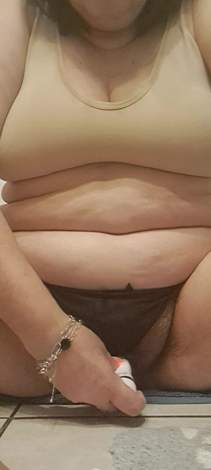 Mommy big hairy pussy: MILF соблазняет своей волосатой киской