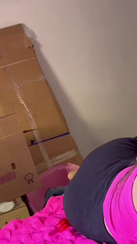 Larissa öffnet ihren arsch für mich, ich kann es nicht halten, ich kam so in ihren arsch, dass es auf ihre Birnen drippete