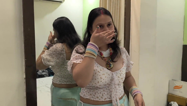 pujaprem: dilli ke oyo hotal men chudaee