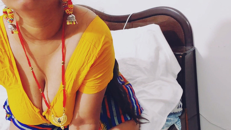 Hotty Jiya Sharmaa: Devar yang terangsang meniduri bhabhi India yang baru menikah