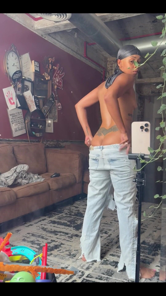 vanillaslimcara: 4386564112.mp4