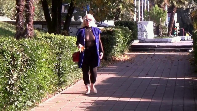 RedRoseRus: Нейлонові сиськи на публіці