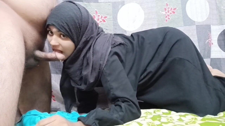 Couplemastiii: Adik tiri temanku yang seorang muslim meneleponnya ke rumahnya dengan...