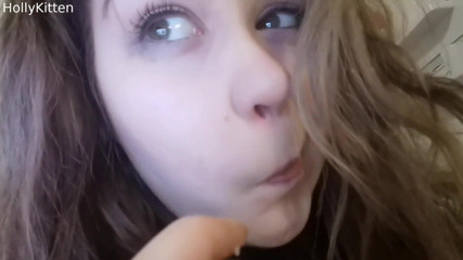 Holly Kitten: HollyKittenn - Nose pick fetish 2