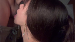 Agatha Lyra: 圆盘安抚奶嘴。她给我打电话，问能不能顺路来吃一顿美味的食物。