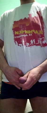 Tânărul homosexual se masturbează până la ejaculare