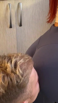 Novo escravo comedor de bunda para dominatrix Sofi - dominação feminina