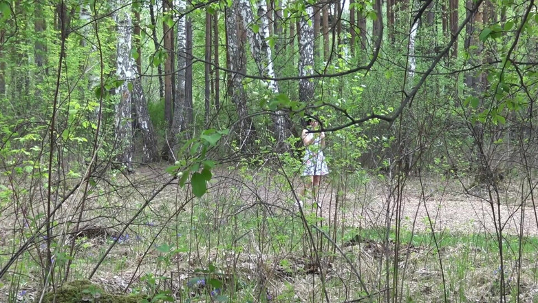 KristinaSlut: Mostrando minha buceta na floresta