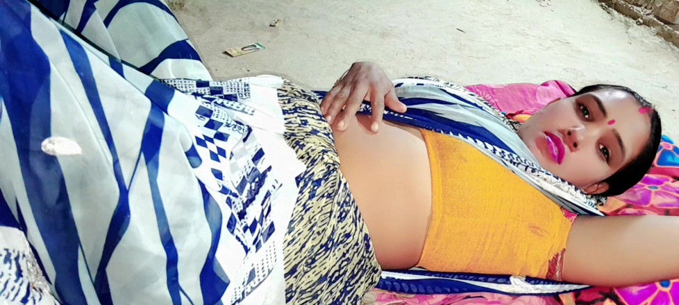 Renudbf: Sevimli Hintli güzel üvey kız kardeş erkek arkadaşıyla sikiliyor tam Hintçe...